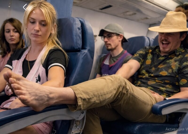 On the plane, a young man put his dirty and terribly smelly foot прямо on my seat: I asked him several times to remove it, but in the end I realized he didn’t understand the polite way, so I taught him a harsh lesson